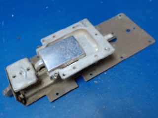 0413387-3 Cessna - CABIN DOOR LATCH LH (See details)